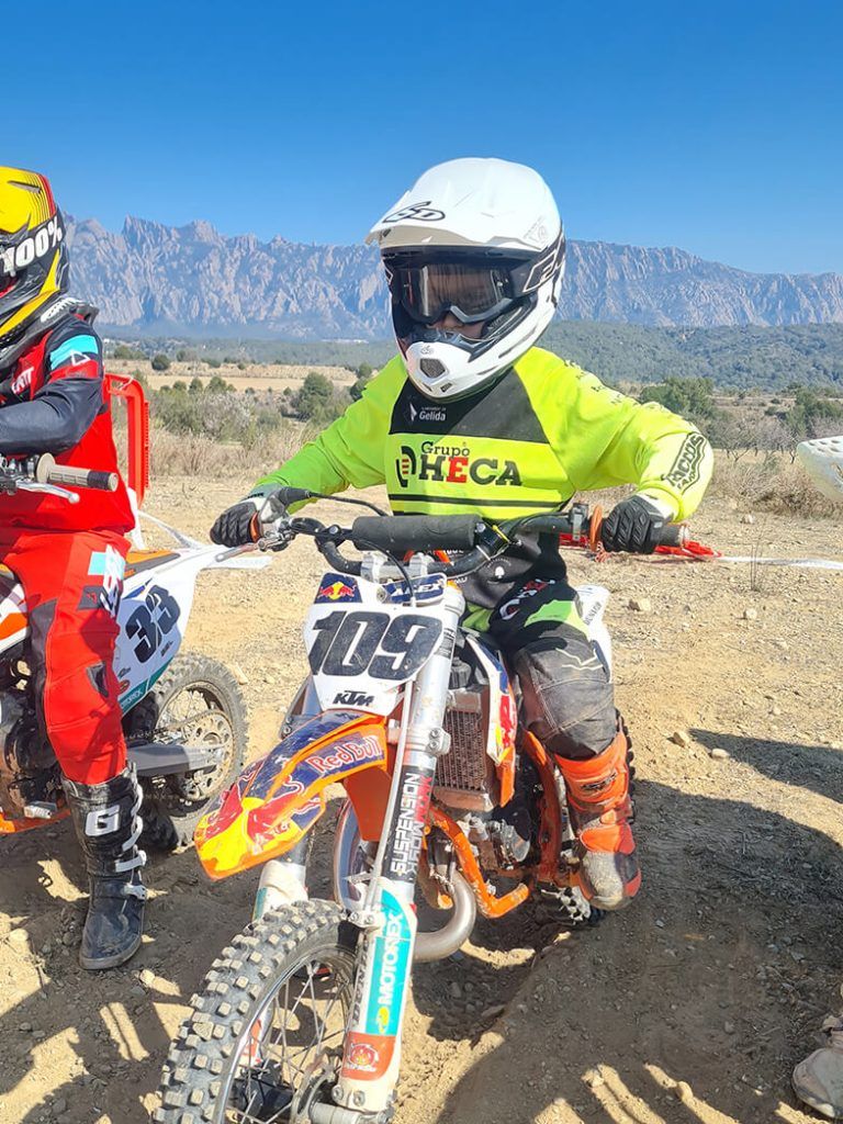 alejandro mellado palomino sobre moto